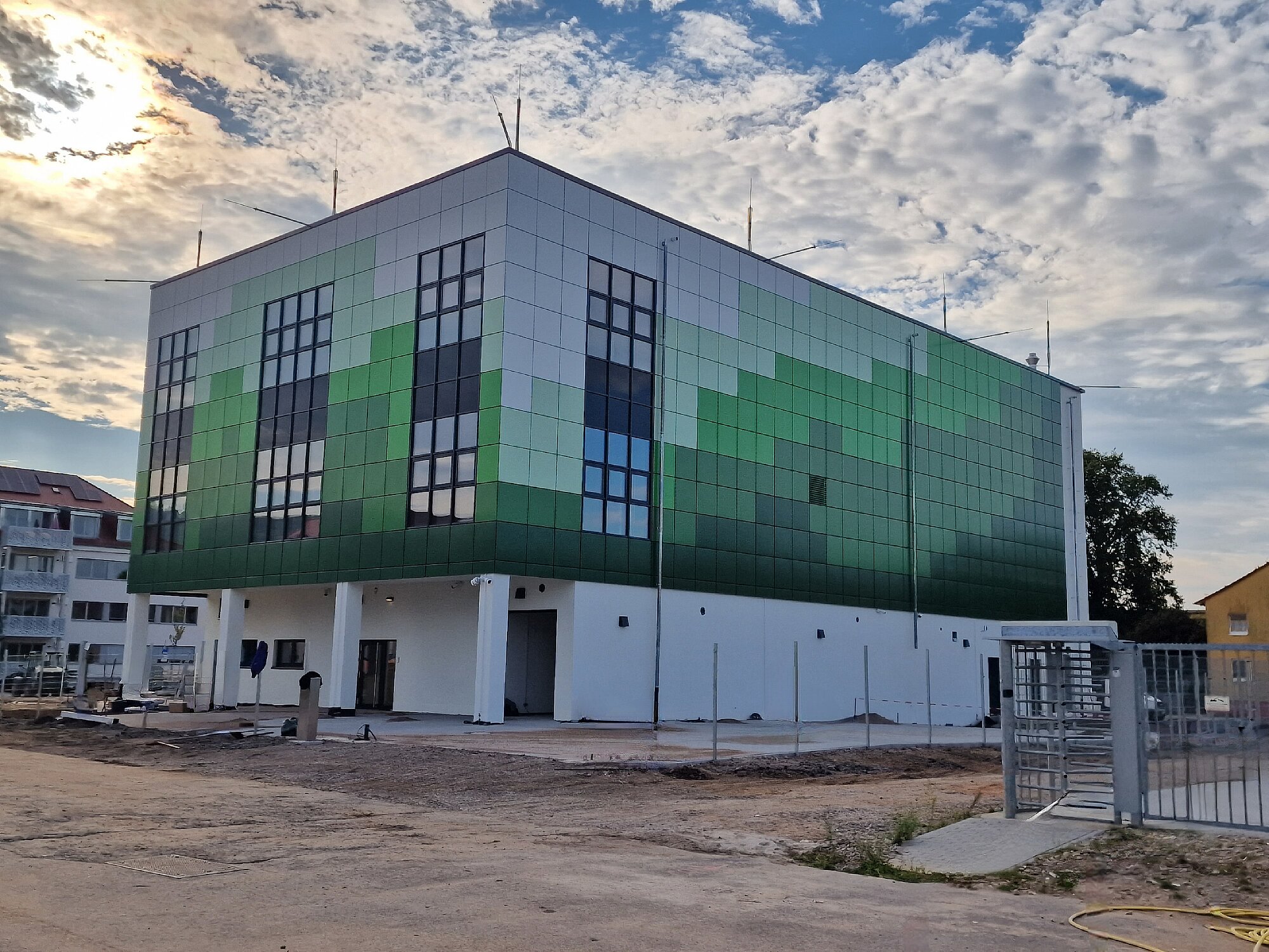 Rechenzentrum in Heidelberg mit grüner Fassade