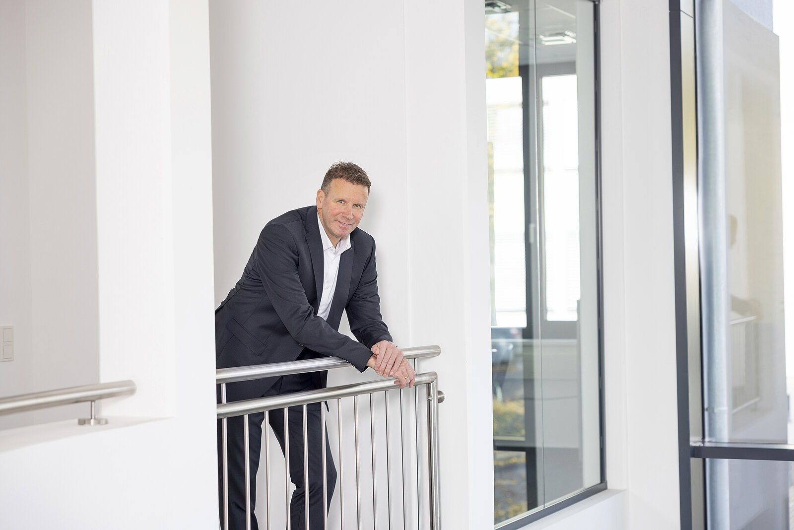 Managing Director Ralf Siefen in the foyer of the Data Center Group headquarters