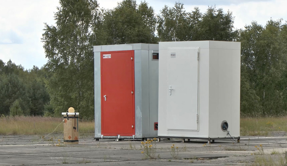 Versuchsaufbau 2 Container freistehend