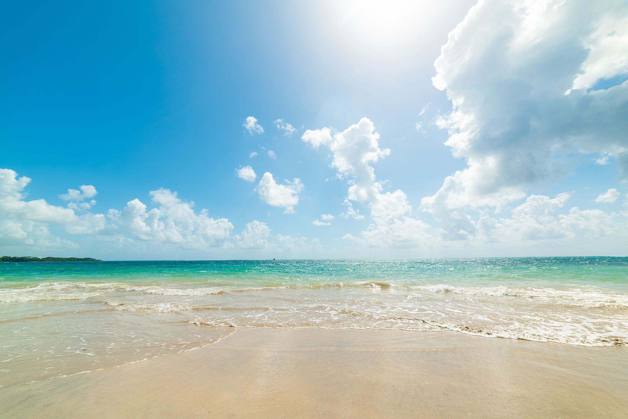 Sandstrand bei Sonnenschein